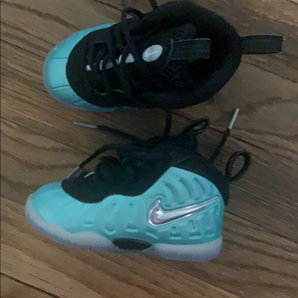 Toddler Nike foams